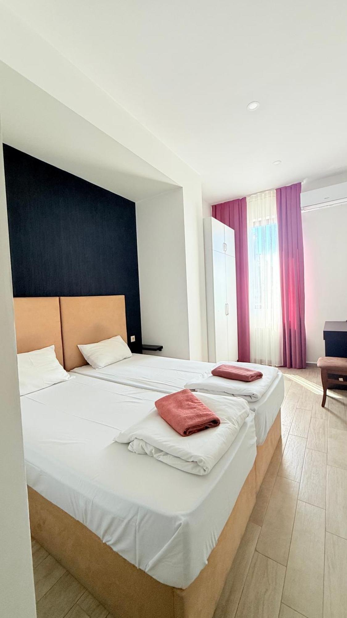 Starhostel Kutaisi Eksteriør billede