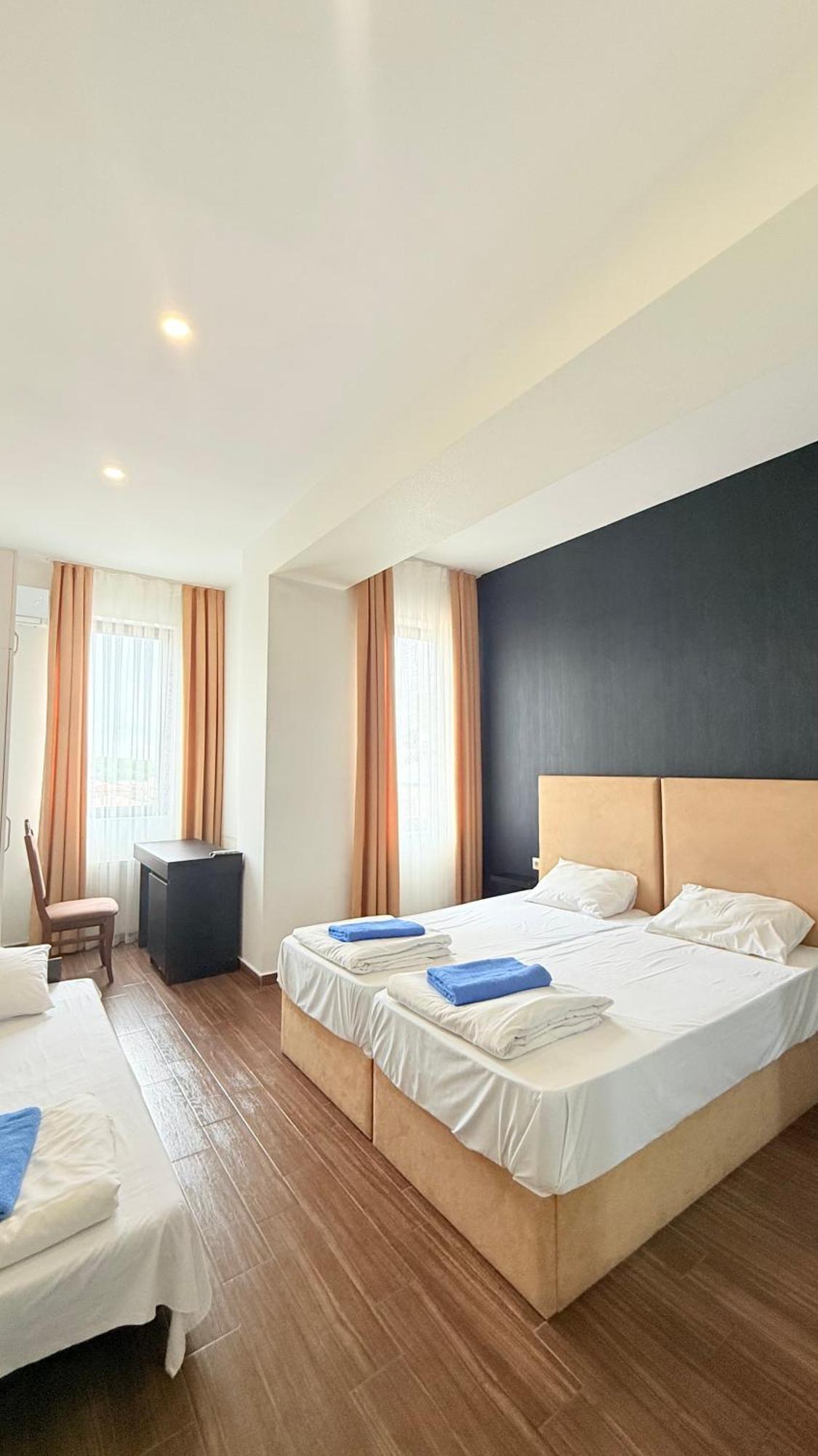 Starhostel Kutaisi Eksteriør billede